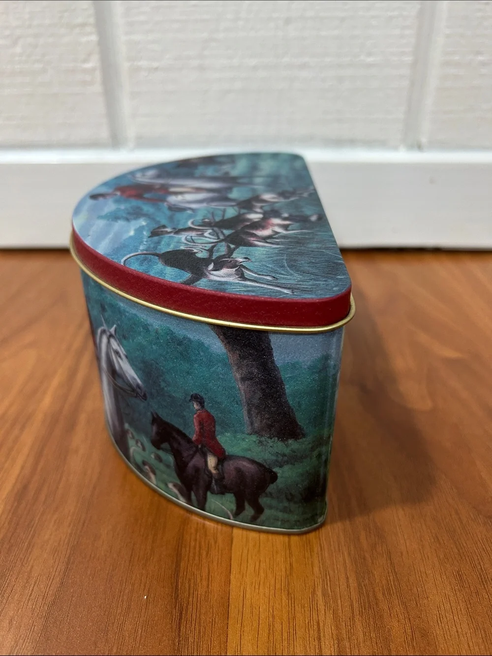 Vintage Lithographed Equestrian Hunt Scene Tin Box